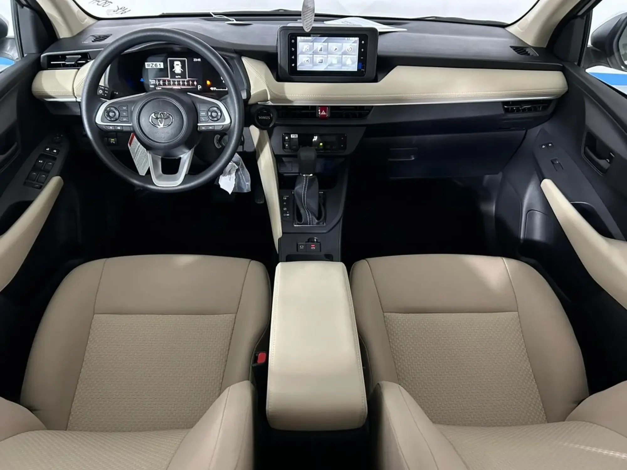 TOYOTA YARIS 2024